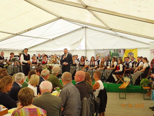 Musikerinnen beim Frühschoppen