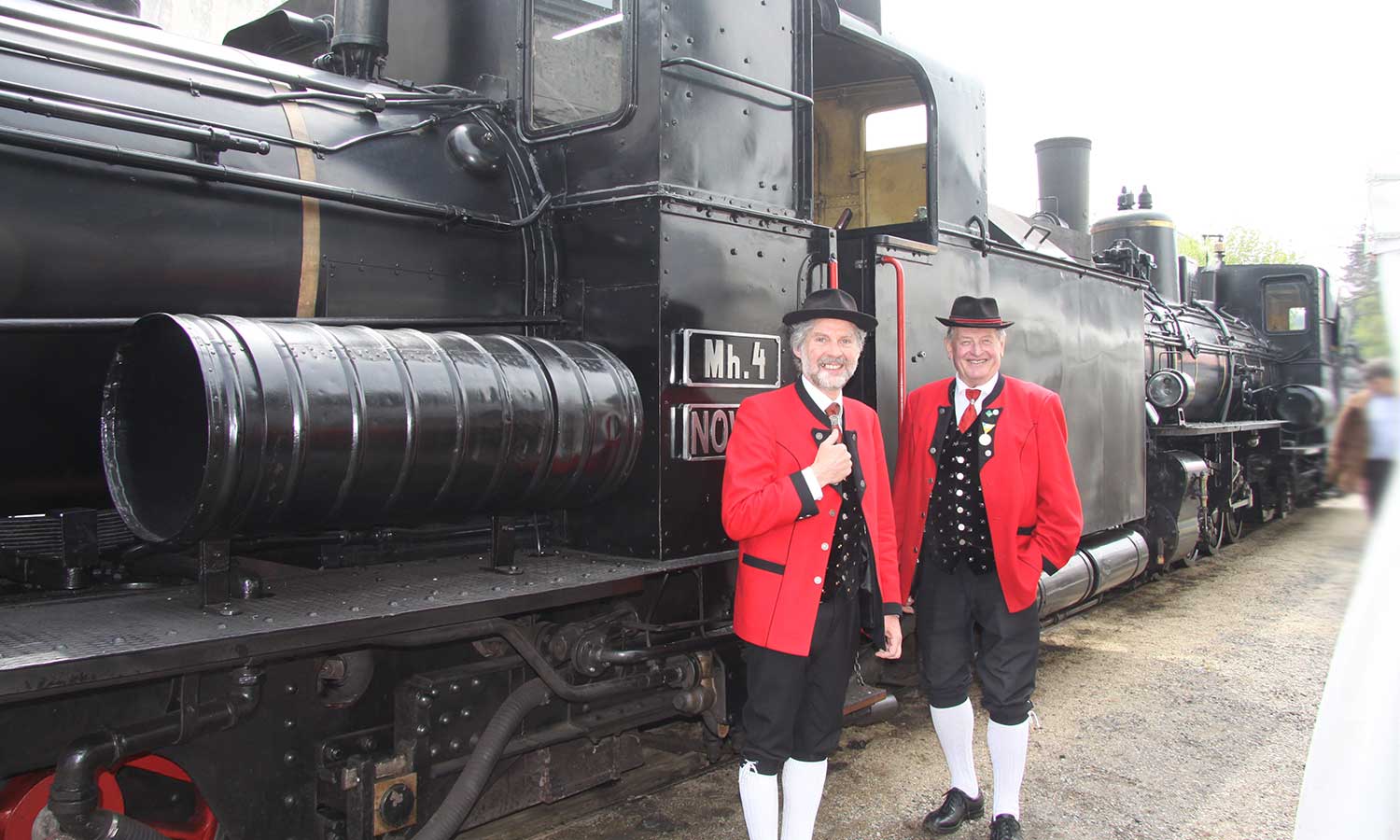 Werner und Franz vor der Dampflok