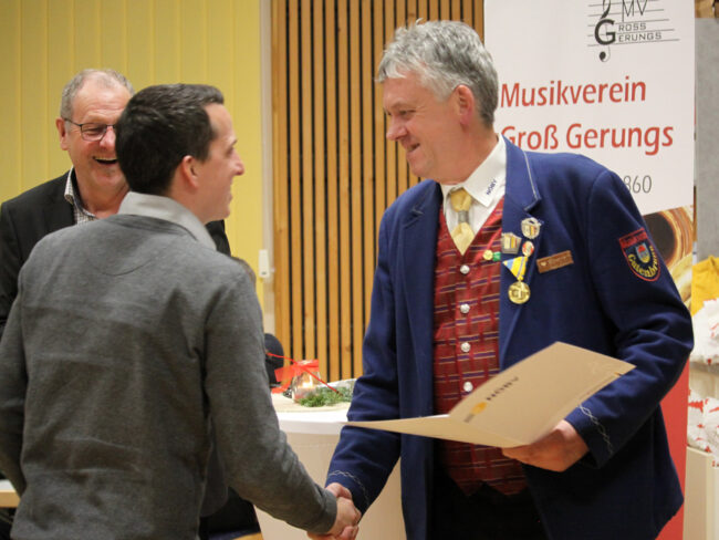 Ehrung von Michael Katzenschlager Paul Traxler und Martin Hausleitner bei der Ehrung von Michael Katzenschlager