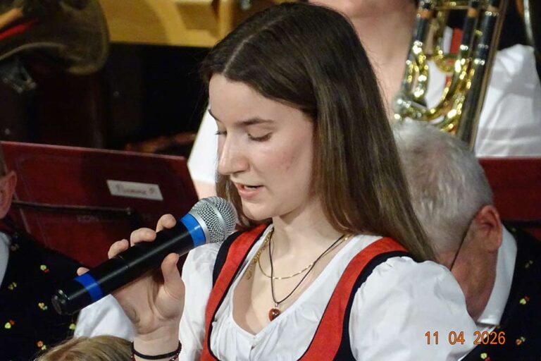Birgit Tüchler bei der Moderation