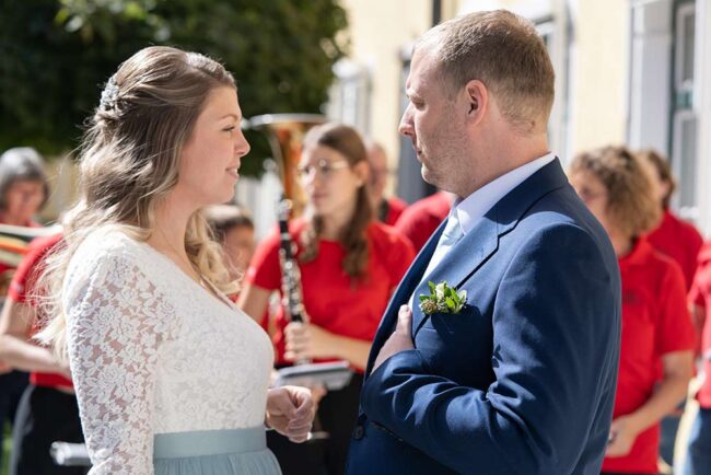 Hochzeit Sabrina und Martin Sabrina und Martin vor den MusikerInnen